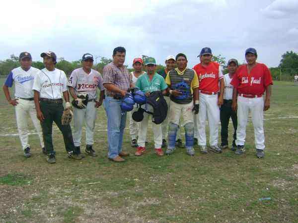 Gustavo_las_entrega_en_Tuzik