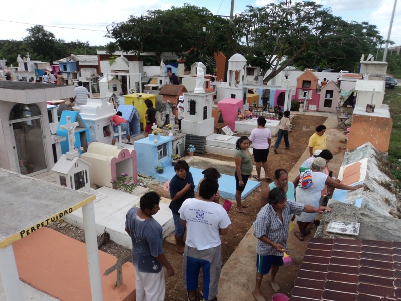 LOS_CIUDADANOS_PINTANDO_LOS_NICHOS